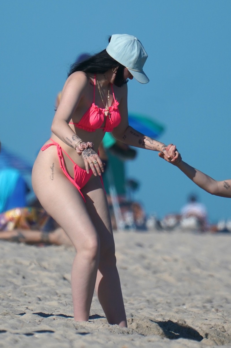 Noah Cyrus - Beautiful Big Ass in a Thong Bikini in Miami. 
