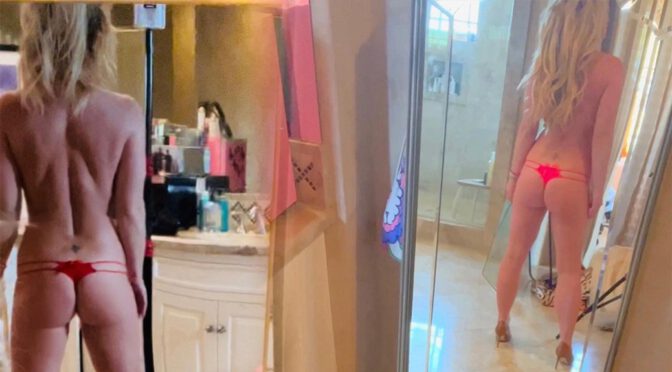 Britney Spears – Sexy Ass in a Tiny Thong Panties