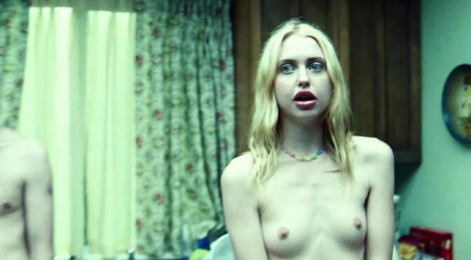 Euphoria’s Chloe Cherry Topless and Other Sexy Links!