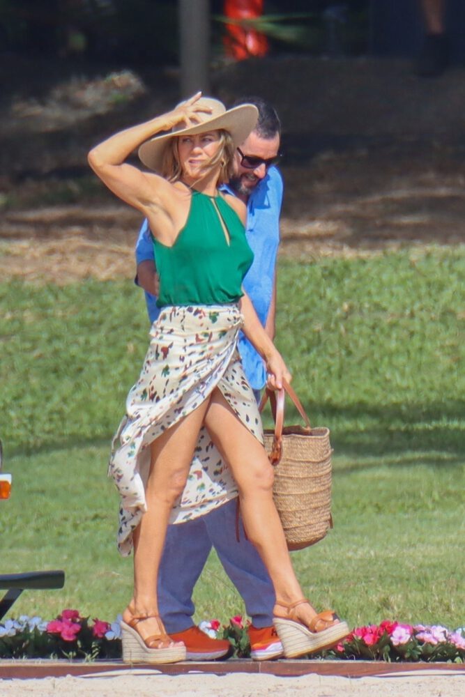 Jennifer Aniston Sexy Upskirt