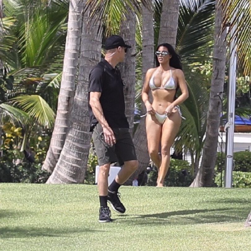 Kim Kardashian Sexy Bikini