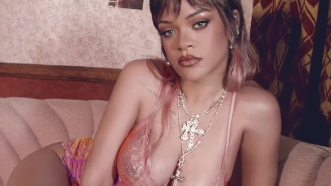 Rihanna Gorgeous Body In Lingerie