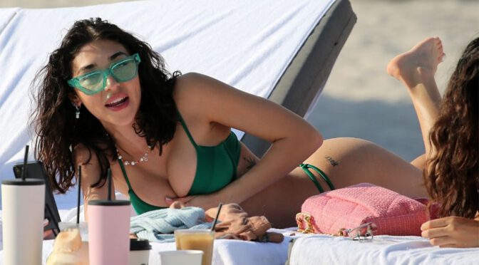 Chantel Jeffries – Beautiful Big Boobs in Bikini on a Beach in Miami