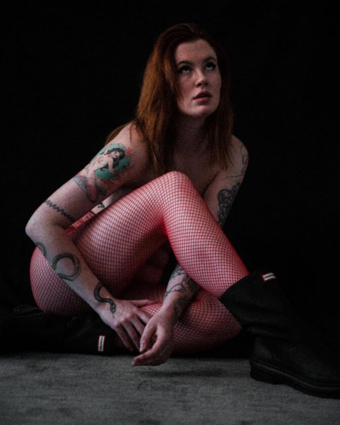 Ireland Bladwin Topless In Fishnet