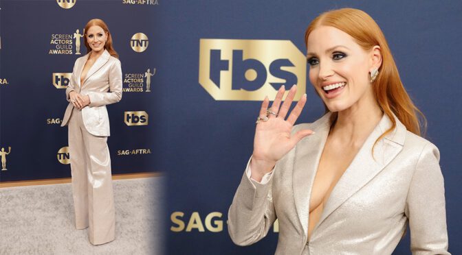 Jessica Chastain Sexy Braless Cleavage