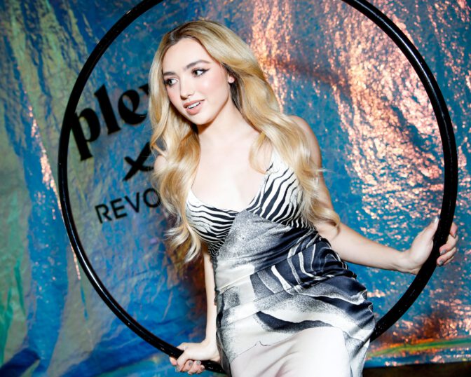 Peyton Roi List Sexy Cleavage