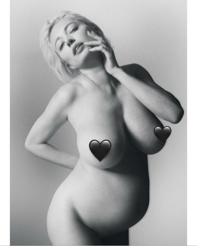 Caroline Vreeland Topless Photoshoot