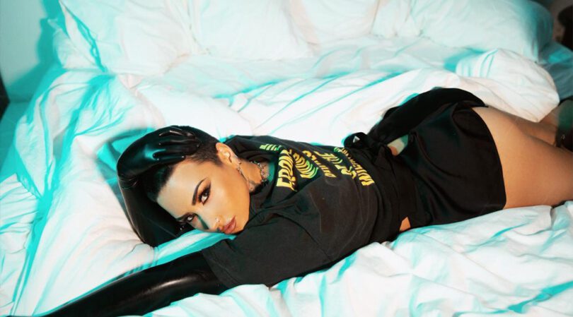 Demi Lovato Sexy in Bed and Other Sexy Links!