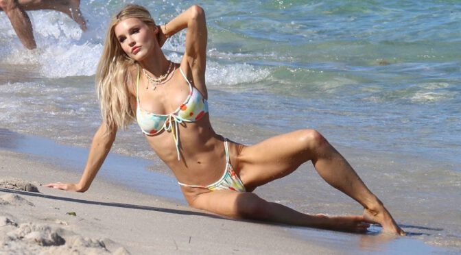 Joy Corrigan – Stunning Body in a Sexy Bikini on a Beach in Miami