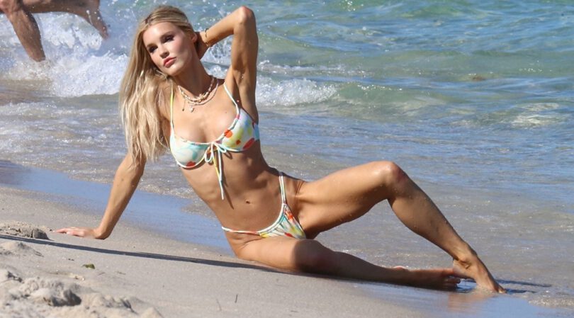 Joy Corrigan – Stunning Body in a Sexy Bikini on a Beach in Miami