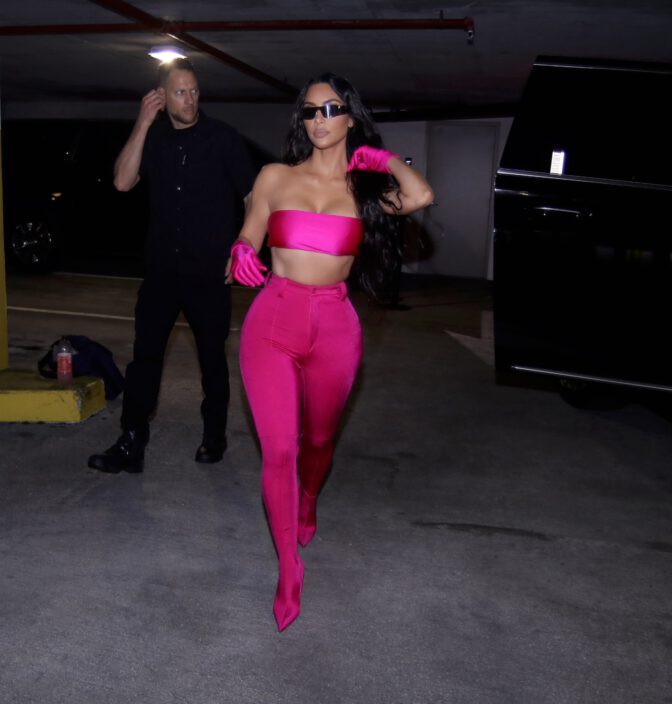 Kim Kardashian Sexy Curves