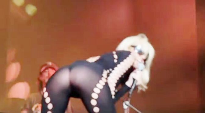 Miley Cyrus Sexy Ass