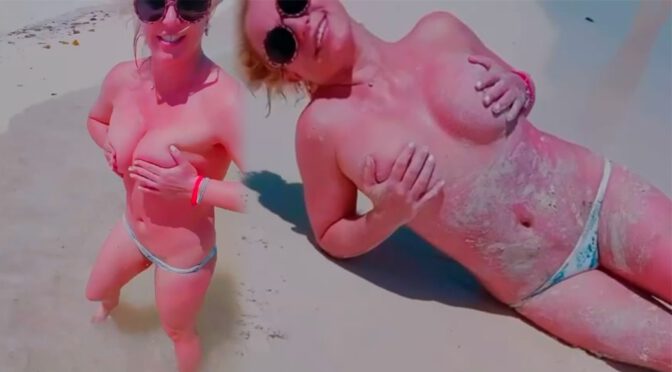 Britney Spears – Topless Boobs and Sexy Ass in a Bikini Video
