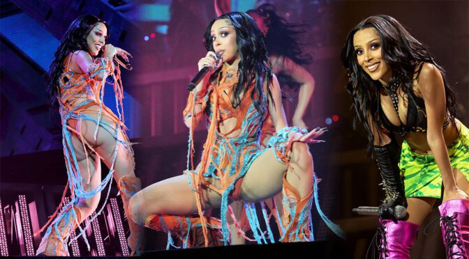 Doja Cat – Sexy Boobs and Ass on Stage at Coachella in Indio