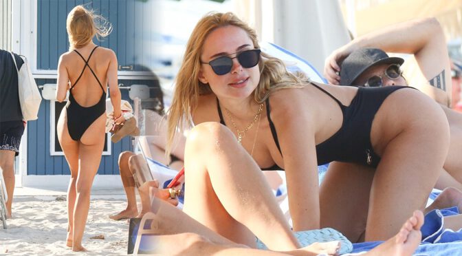 Kimberley Garner – Perfect Ass in a Sexy Black Swimsuit on the Beach in Miami