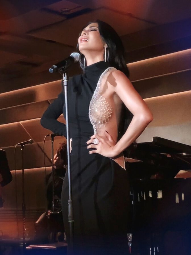 Nicole Scherzinger Braless Boobs
