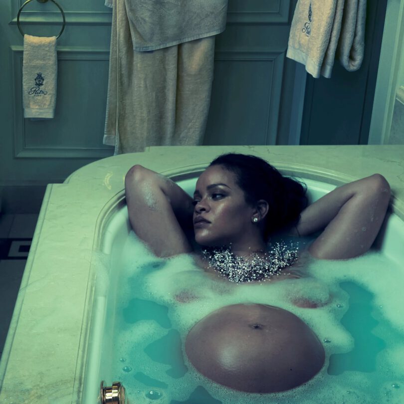 Rihanna Sexy Pregnant Body
