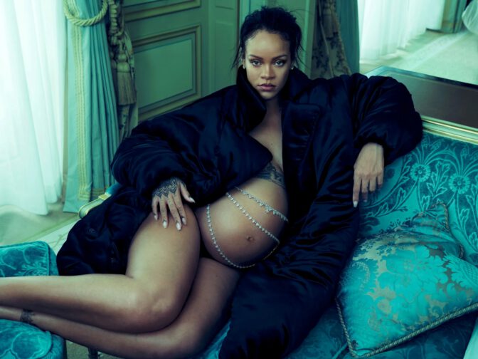 Rihanna Sexy Pregnant Body