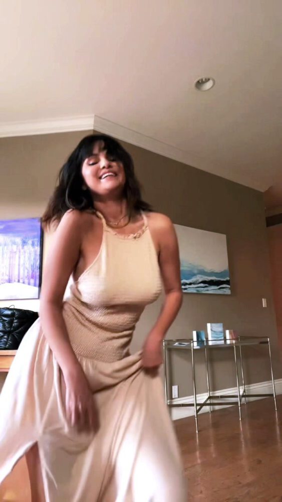 Selena Gomez Sexy Braless Dance