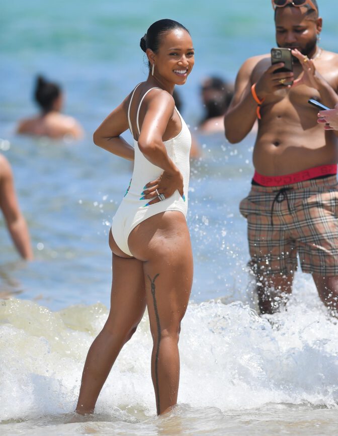 Karruche Tran Sexy In Swimsuit
