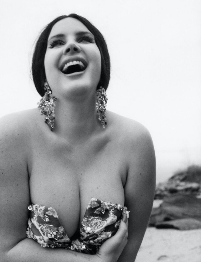 Lana Del Rey Beautiful Big Boobs
