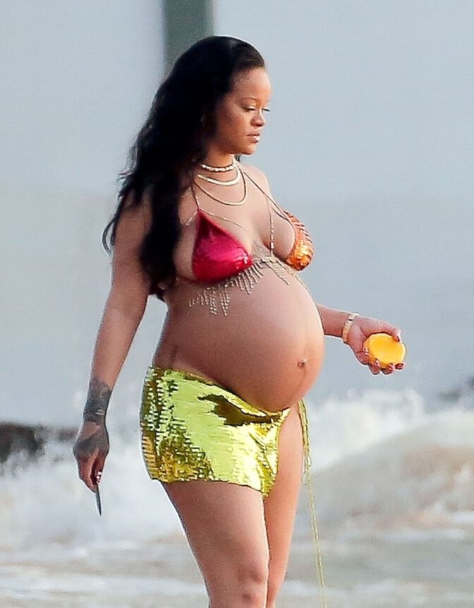 Rihana Pregnant In Bikini