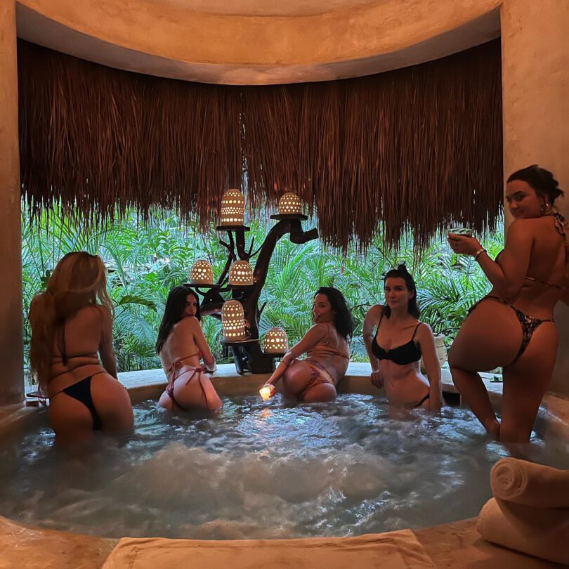 Emily Ratajkowski And Sexy Friends