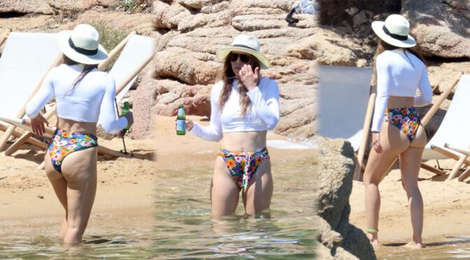 Jessica Biel hows Fantastic Ass in Bikini in Sardinia
