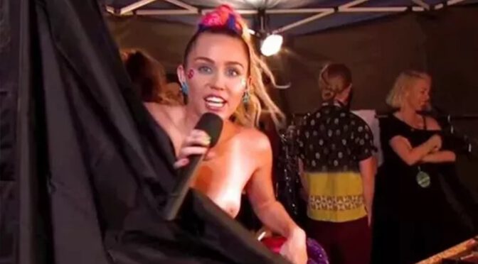 10 Best Celebrity Nip Slips and Other Sexy Links!