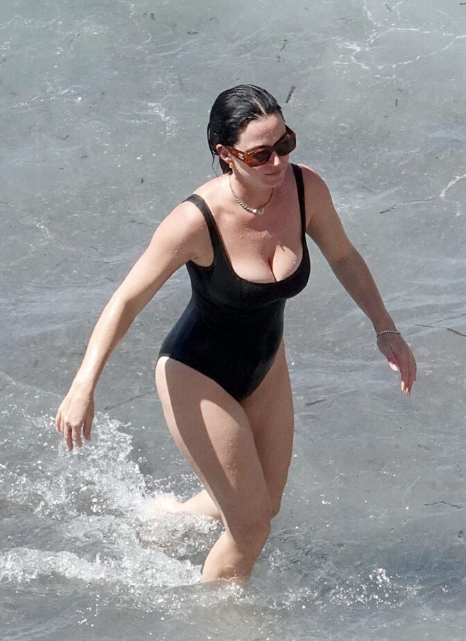 Katy Perry Big Boobs In Swimsuit