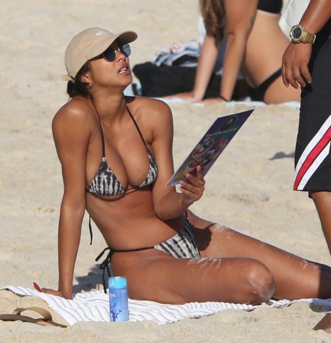 Lais Ribeiro Gorgeous Boobs In Bikini