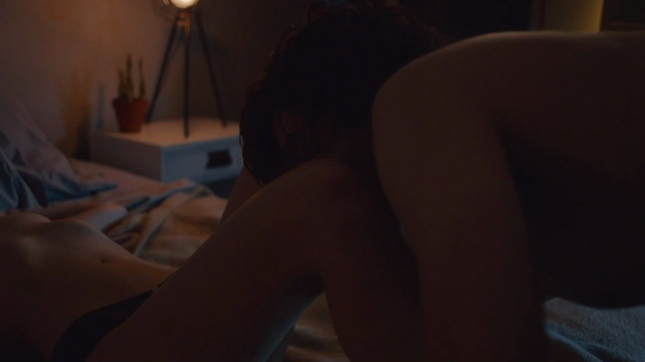 Maia Mitchell Expose Boobs in Topless Caps from "No Way Out" Movi...