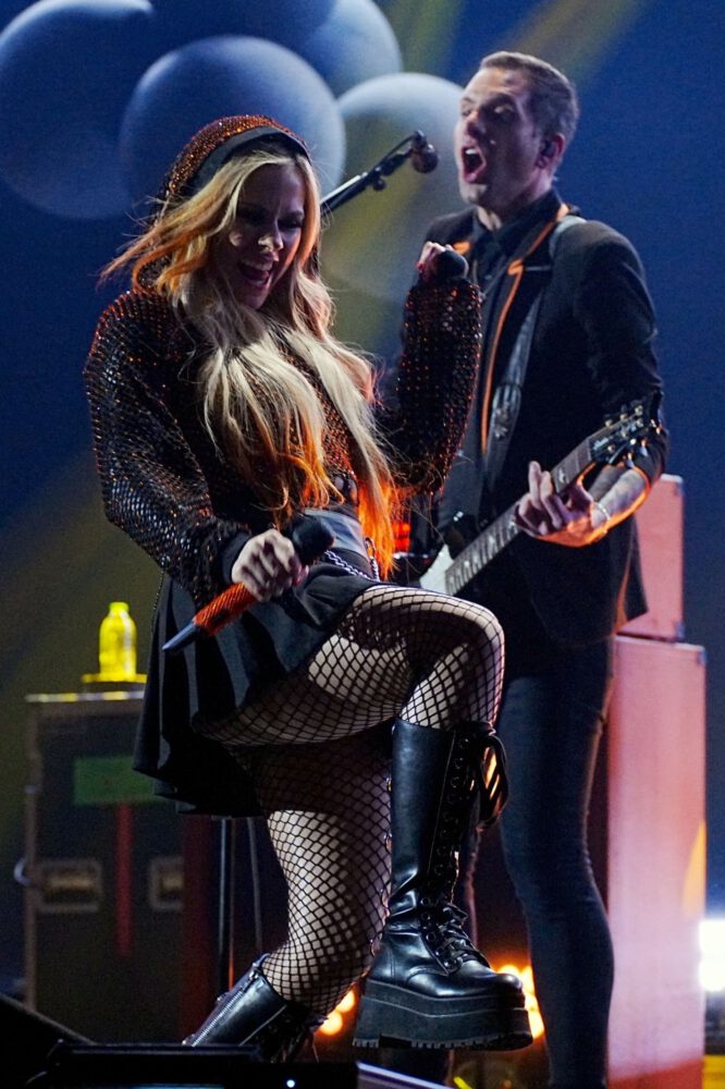 Avril Lavigne Sexy On Stage