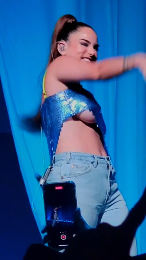 Jojo Braless Underboobs