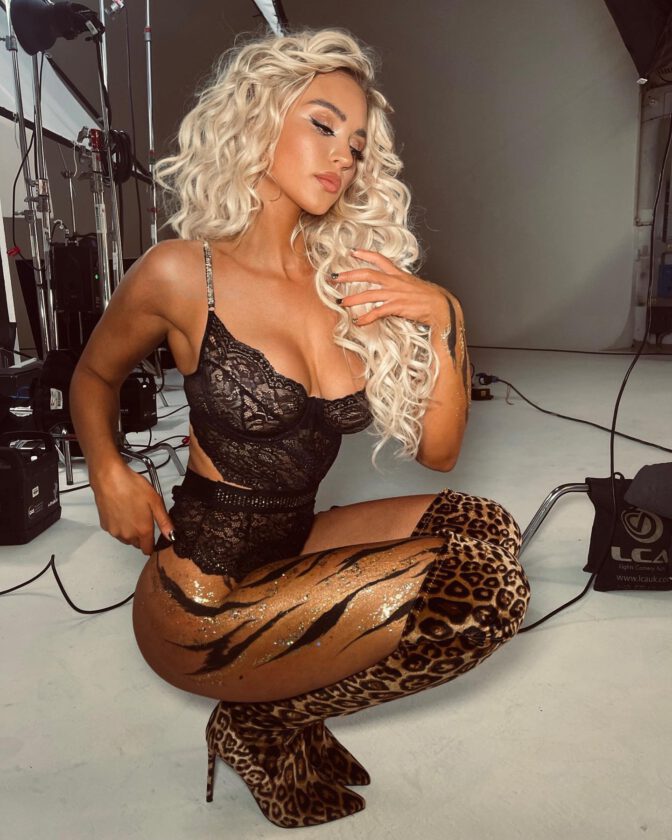Lucie Rose Donlan Hot Body