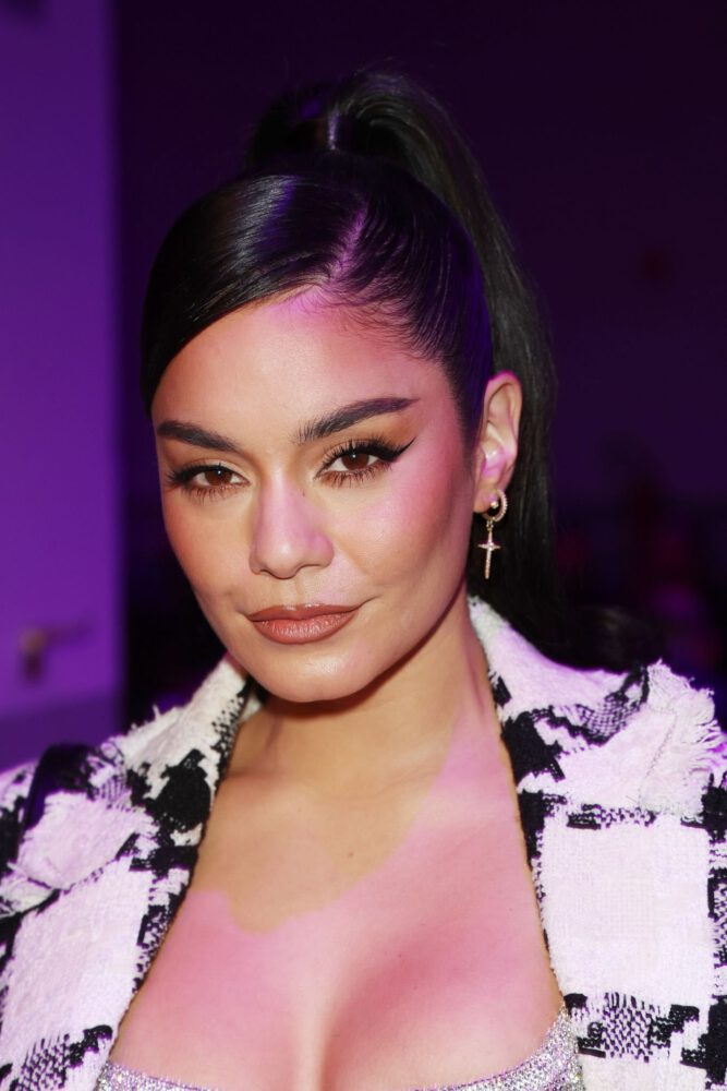 Vanessa Hudgens Beautiful Boobs And Legs