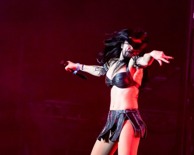 Charli Xcx Sexy Boobs