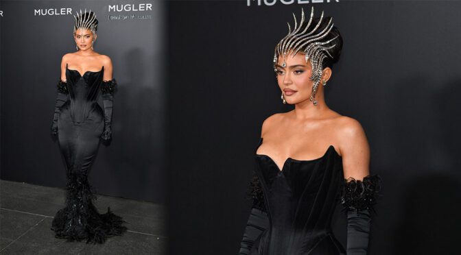 Kylie Jenner Shows Gorgeous Cleavage at Thierry Mugler: Couturissime Exhibition New York