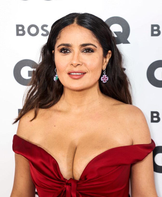 Salma Hayek Stunnnig Boobs