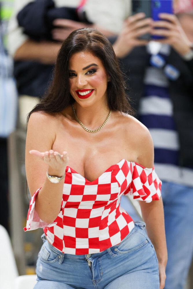 Ivana Knoll Sexy Boobs