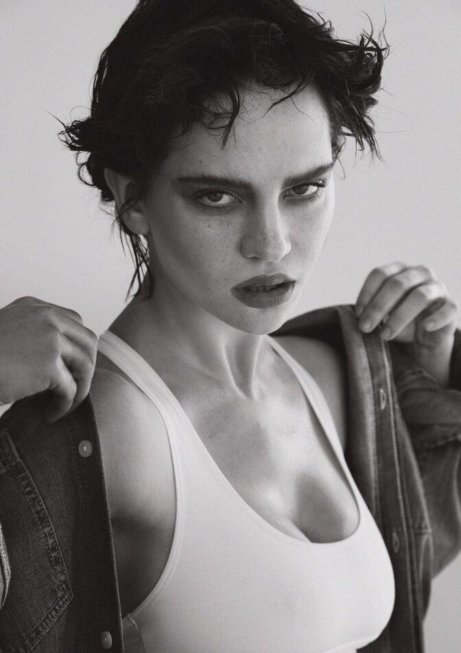Sophie Thatcher Sexy