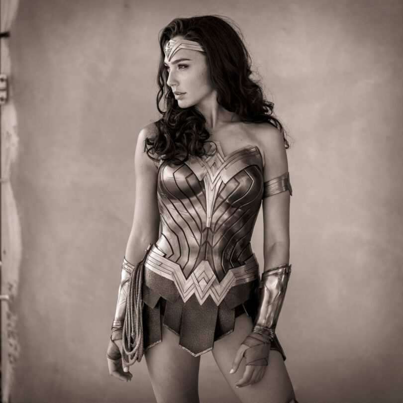 Gal Gadot Gorgeous In Wonder Woman Outfit