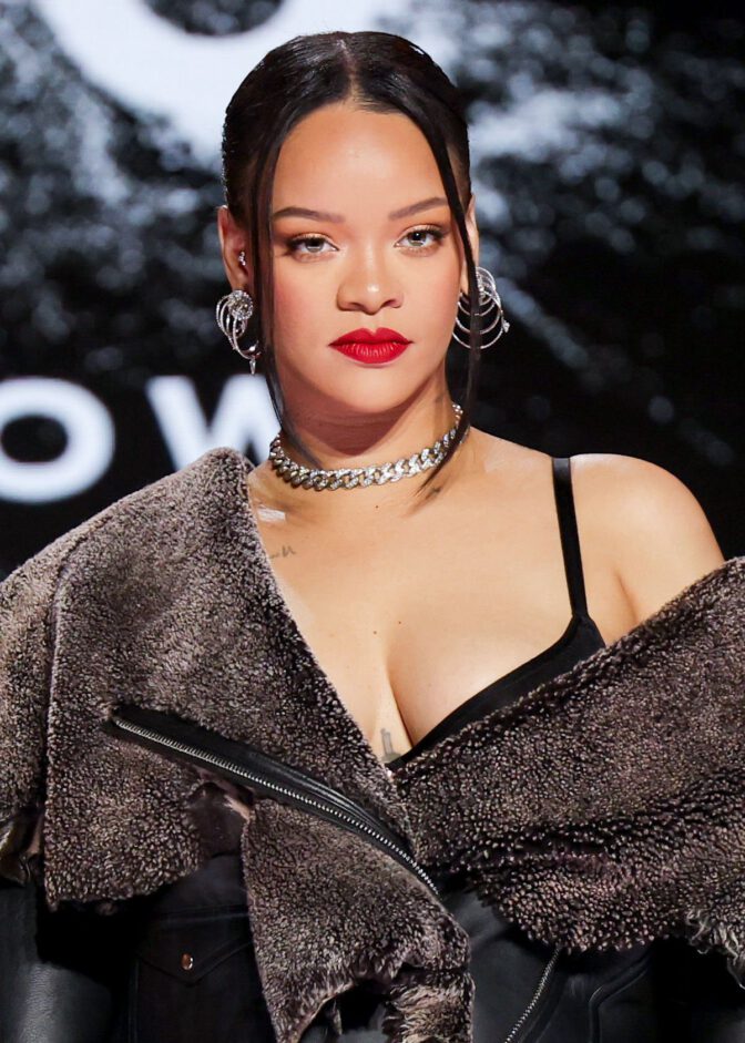 Rihanna Sexy Boobs Legs