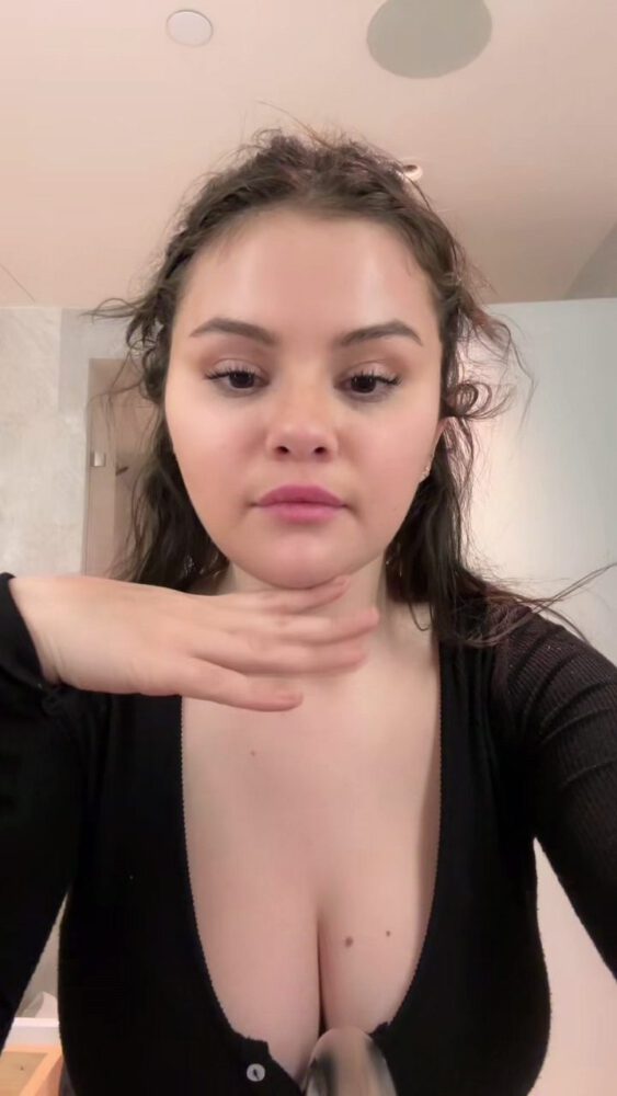 Selena Gomez Gorgeous Big Boobs