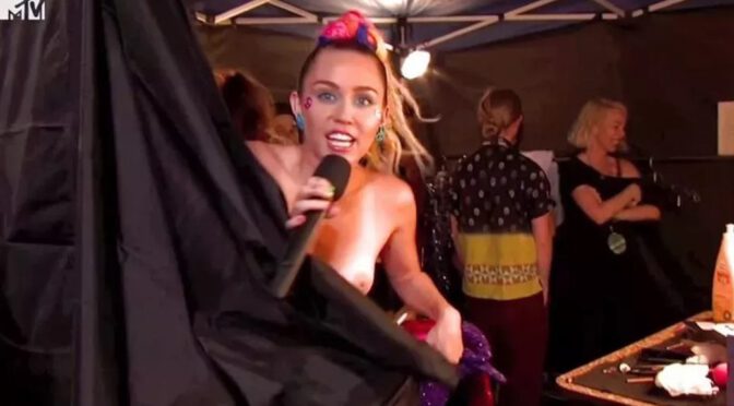 Top 10 Best Celebrity Nipslips and Other Sexy Links!