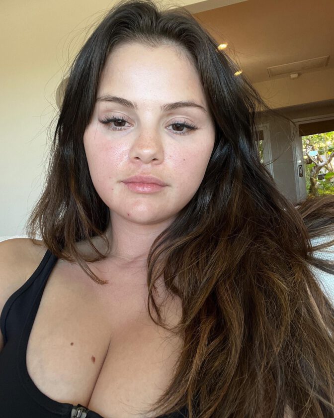 Selena Gomez Big Boobs Black Top Selfie