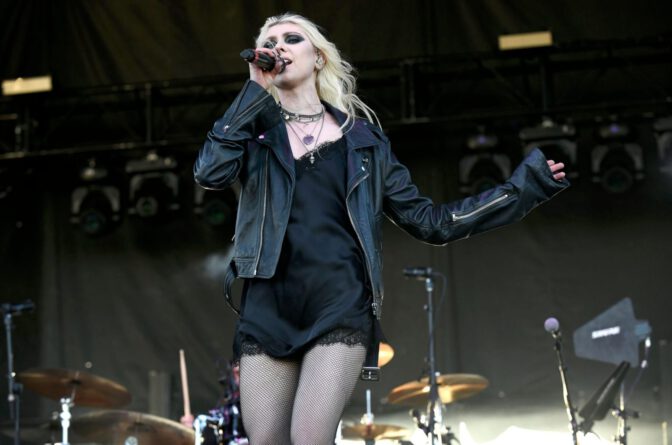 Taylor Momsen Innings Festival Sexy On Stage