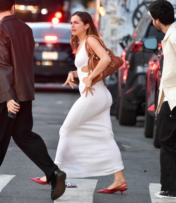 Addison Rae Braless Pokies Gorgeous Ass