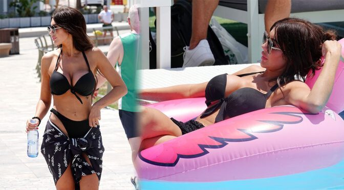Jaw-Dropping Display: Chloe Ferry’s Tempting Body and Voluptuous Breasts in a Black Bikini