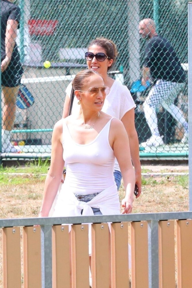 Jlo Pokies Braless Beauty Park Stroll